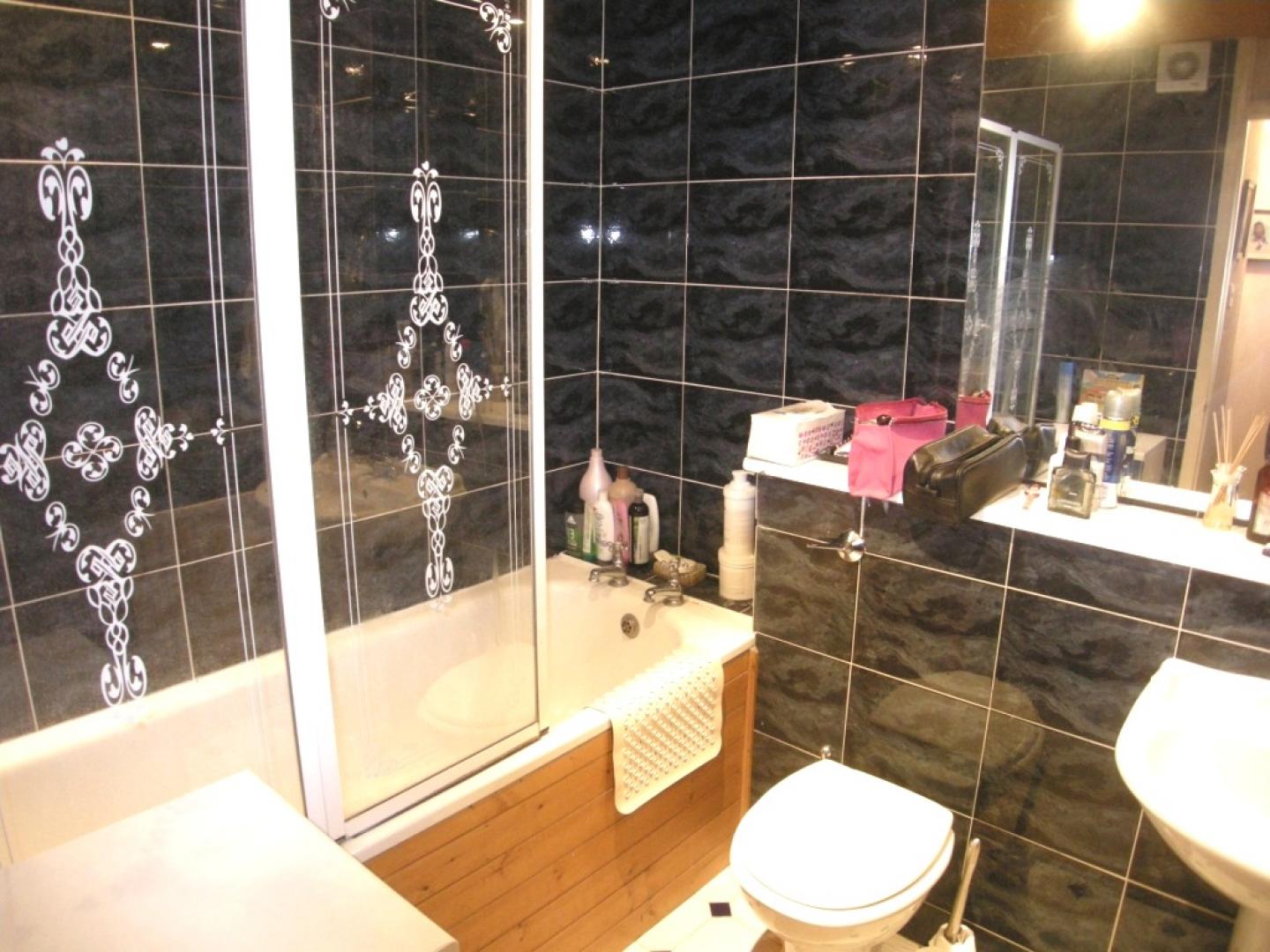 			NEAR MIDDLESEX UNI!, 2 Bedroom, 1 bath, 1 reception Flat			 Wheatley Close, HENDON